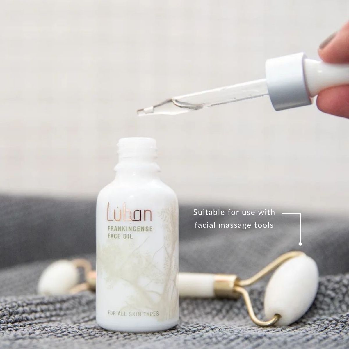 Luban face oil is suitable for use with manual facial massage tools