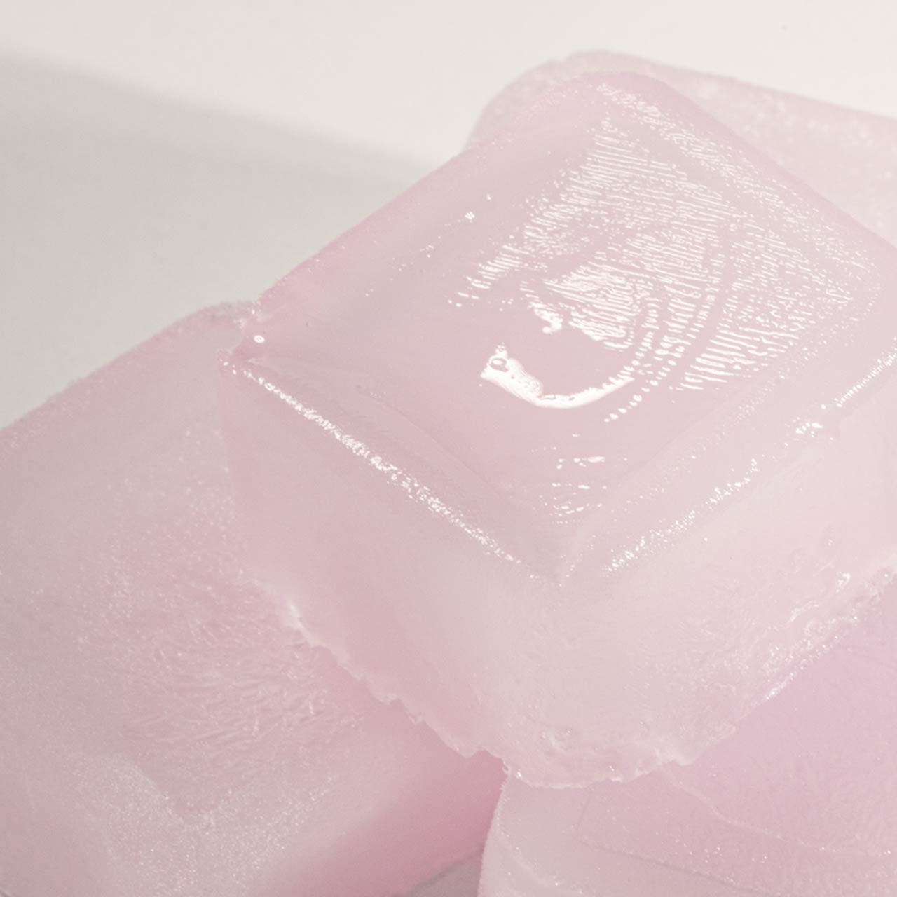 FROZEN ESSENCE – Glow Manifesto